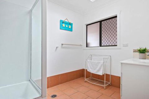 Blue Haze Air Conditioned Comfort - Queensland Tourism 3