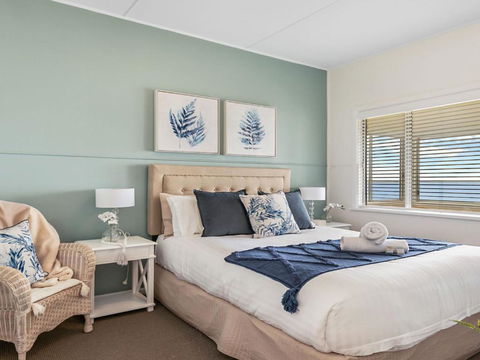 Ocean Blue Apartment Two Oceanfront Apartment - QLD Tourism 3