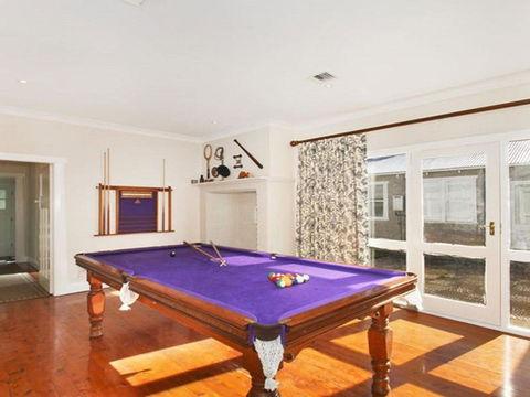 Robin Hill Manor Rambling Retreat & Tennis Court - QLD Tourism 3