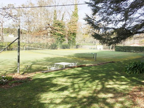 Robin Hill Manor Rambling Retreat & Tennis Court - QLD Tourism 1