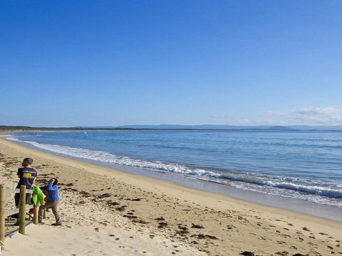 Beachbreak Fall Asleep To The Sound Of The Ocean - QLD Tourism 4