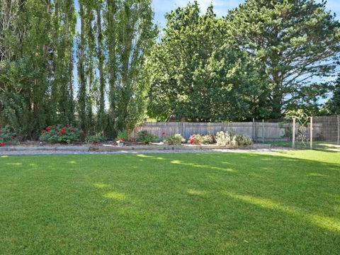 That Pink House! Comfortable Home Away From Home - Queensland Tourism 4