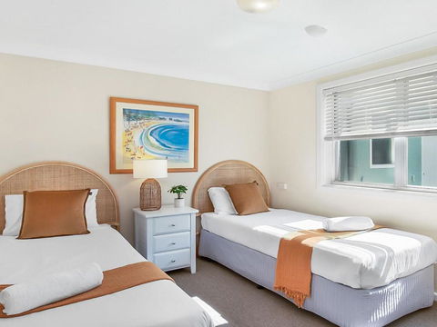 Ocean Blue Apartment Five Ground Floor Apartment - QLD Tourism 3