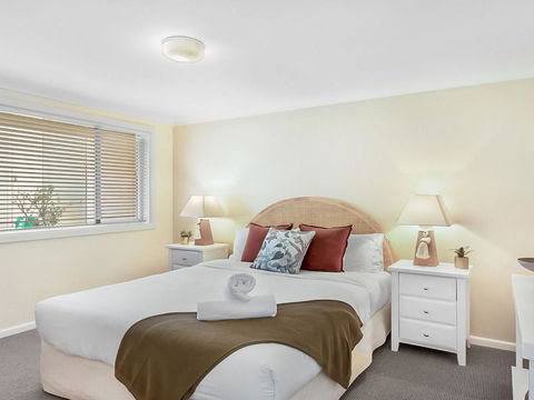 Ocean Blue Apartment Five Ground Floor Apartment - QLD Tourism 4