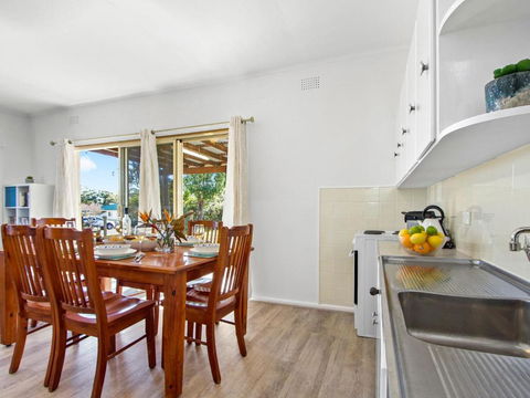 Beach Escape At Currarong Basic Family Accommodation - QLD Tourism 1