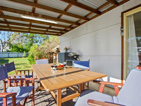 Beach Escape At Currarong Basic Family Accommodation - QLD Tourism 4