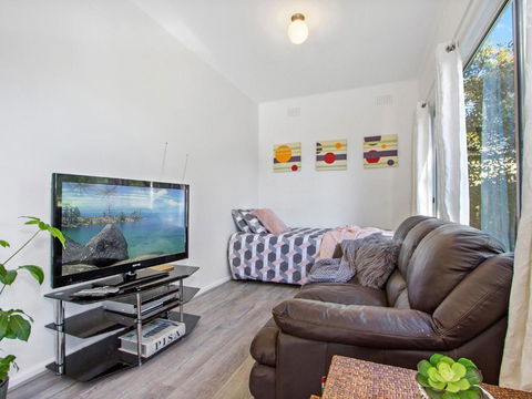 Beach Escape At Currarong Basic Family Accommodation - QLD Tourism 5