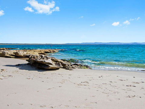 Beach Escape At Currarong Basic Family Accommodation - QLD Tourism 2