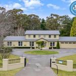 Camelot Superbly Proportioned & Ideally Located - Queensland Tourism 0
