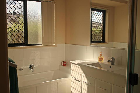 Banksia & Acacia Apartments - QLD Tourism 5