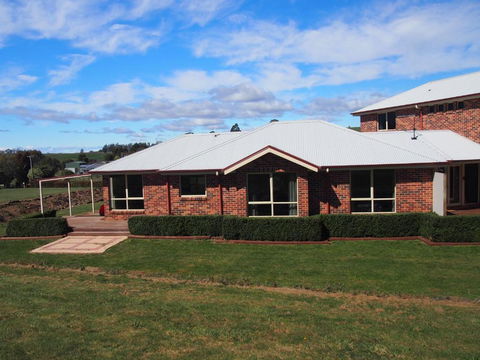 Country Meets Town - QLD Tourism 3