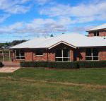 Country Meets Town - Queensland Tourism