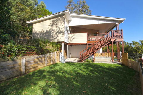 STUNNING HOME WITH SPECTACULAR VIEWS & CLOSE TO THE BEACH - Queensland Tourism 6
