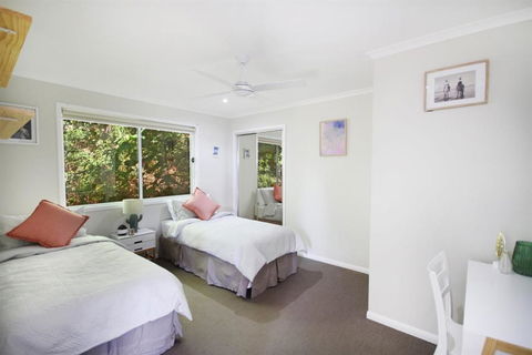 STUNNING HOME WITH SPECTACULAR VIEWS & CLOSE TO THE BEACH - Queensland Tourism 3