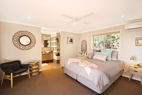 STUNNING HOME WITH SPECTACULAR VIEWS & CLOSE TO THE BEACH - Queensland Tourism 2
