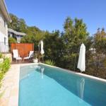 STUNNING HOME WITH SPECTACULAR VIEWS & CLOSE TO THE BEACH - Queensland Tourism 1