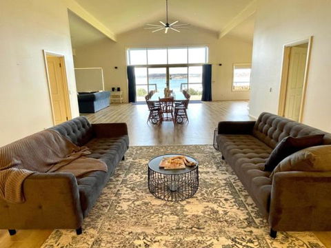Emu Bay Lodge - Queensland Tourism 6