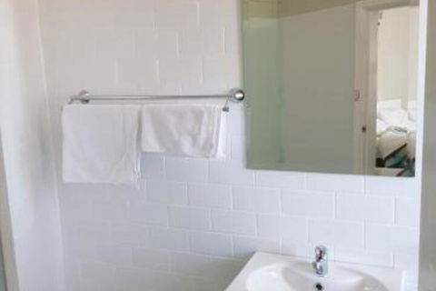 New Ivanhoe Hotel - Queensland Tourism 4
