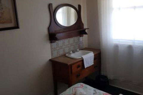 New Ivanhoe Hotel - Queensland Tourism 7