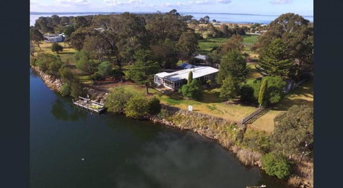 Bluff View River House Stunning Riverfront - QLD Tourism 2