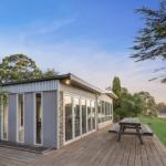 Bluff View River House Stunning Riverfront - QLD Tourism 1