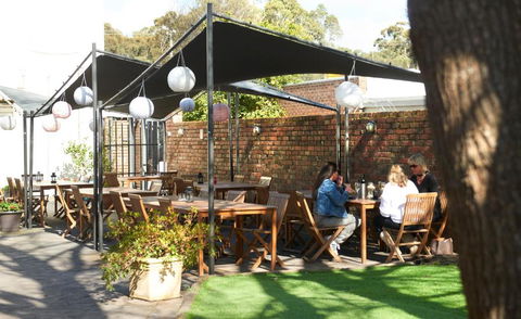 Grand Central Hotel - QLD Tourism 4