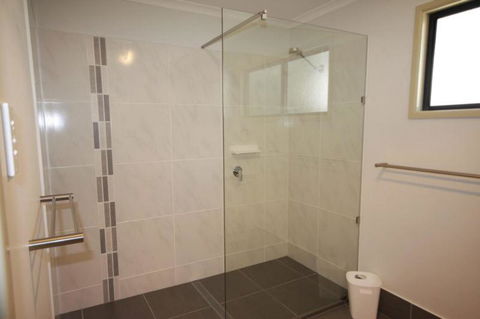 1 Naiad Court Lowset Family Home With Swimming Pool & Covered Deck. Pet Friendly - Queensland Tourism 2