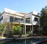 20 Orania Court Spacious home with swimming pool - Queensland Tourism