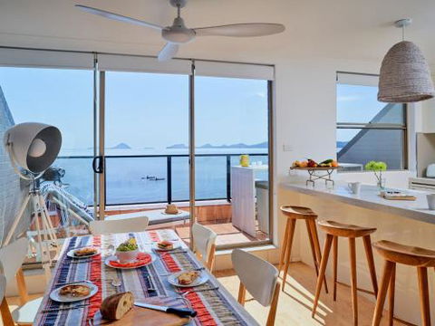 5 Casuarinas 33 Soldiers Point Road Superb Waterfront Unit - QLD Tourism 3