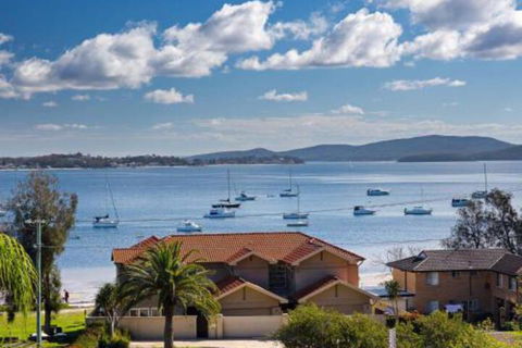 Aislinn 3 / 273 Corrie Parade Air Con Water Views BBQ - Queensland Tourism 0