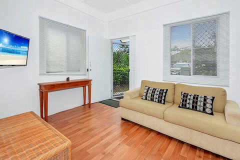 Easy Going Holiday Unit On McKenzie MK6 - QLD Tourism 1
