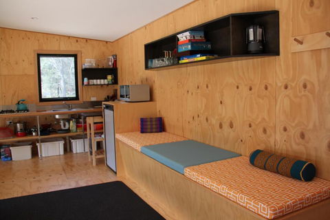 BAY Of FIRES ECO HUT Off Grid Experience At Binalong Bay - QLD Tourism 6