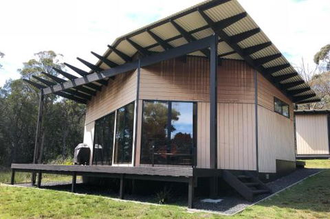 BAY Of FIRES ECO HUT Off Grid Experience At Binalong Bay - QLD Tourism 2