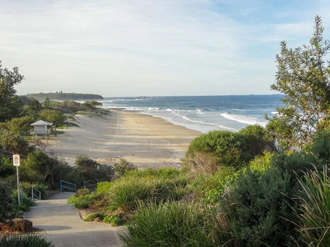 Coastal Horizons Beach House - QLD Tourism 6