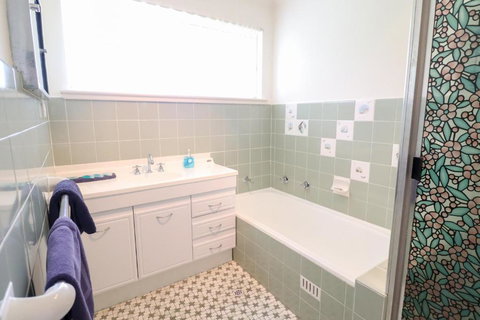 Coastal Horizons Beach House - QLD Tourism 1