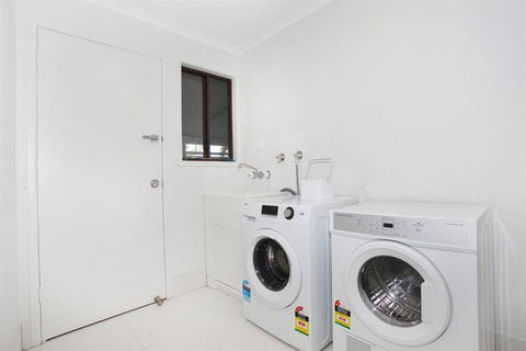 FABULOUS HOLIDAY HIDEAWAY COOLUM BEACH - Queensland Tourism 5