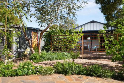 The Blue Barn - Queensland Tourism 1