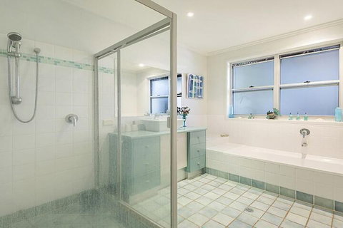 Moana Retreat WiFi - QLD Tourism 3