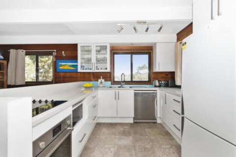 58 Lockhart Ave Unlock Mollymooks Heart - QLD Tourism 7