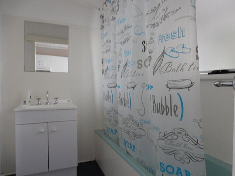 2 / 9 Donlan Rd Delightful Donlan - QLD Tourism 2