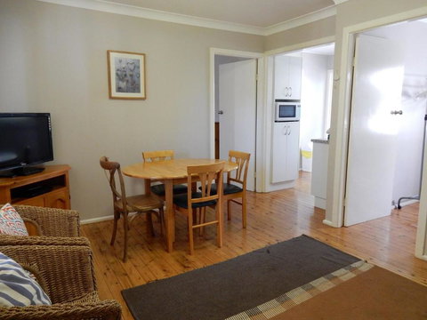 2 / 9 Donlan Rd Delightful Donlan - QLD Tourism 4