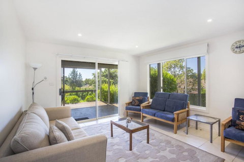 11 Riley St. Stylishly Modern - QLD Tourism 1