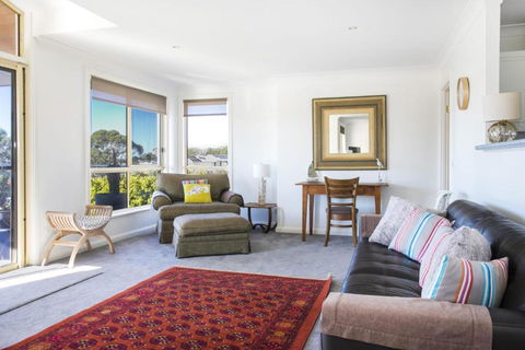 58 Seaview St. Summer Days - QLD Tourism 3