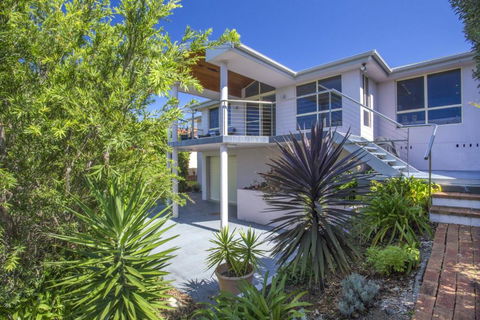 58 Seaview St. Summer Days - QLD Tourism 5