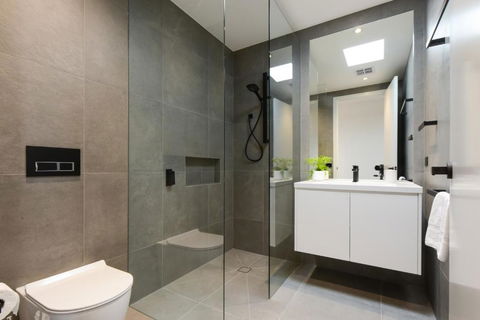 BOUTIQUE STAYS Murrumbeena Place 2 - Queensland Tourism 1