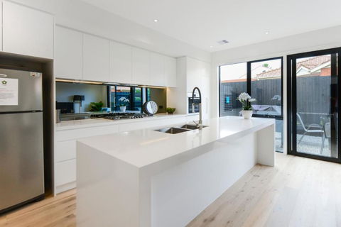 BOUTIQUE STAYS Murrumbeena Place 2 - Queensland Tourism 3