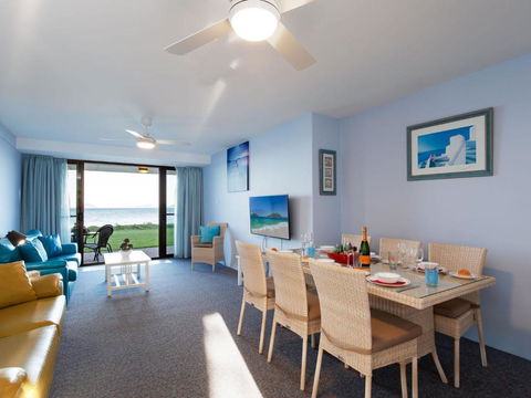 4 Harbourside 3 7 Soldiers Point Road Ground Floor On The Waterfront - QLD Tourism 3