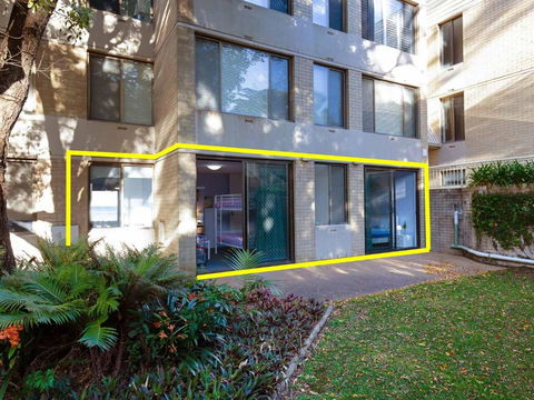 4 Harbourside 3 7 Soldiers Point Road Ground Floor On The Waterfront - QLD Tourism 4
