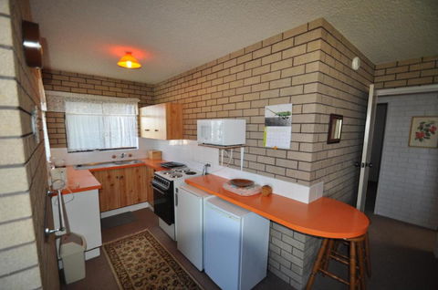 Flat 1 / 15 Dalmeny Drive - QLD Tourism 4