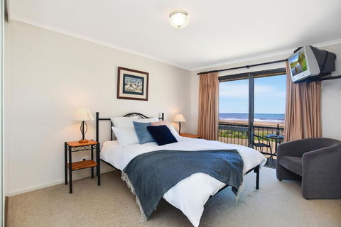 Right On The Beach At Moana - Queensland Tourism 4